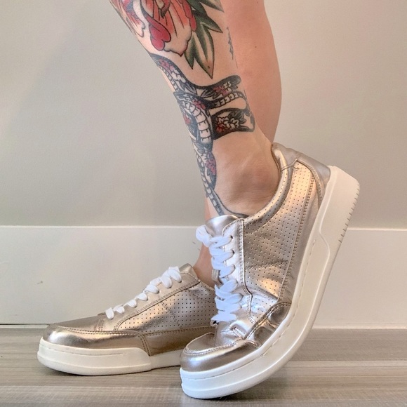 Bella Vita Metallic Sneakers - Picture 2 of 10